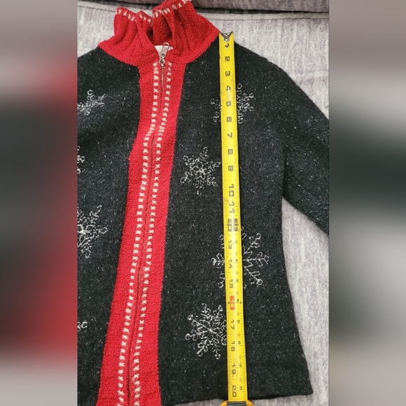 PETITE SOPHISTICATE SNOWFLAKE ZIP UP Sweatrr - Picture 8 of 8